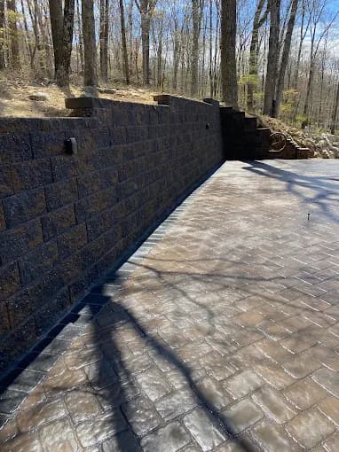 Stone retaining wall